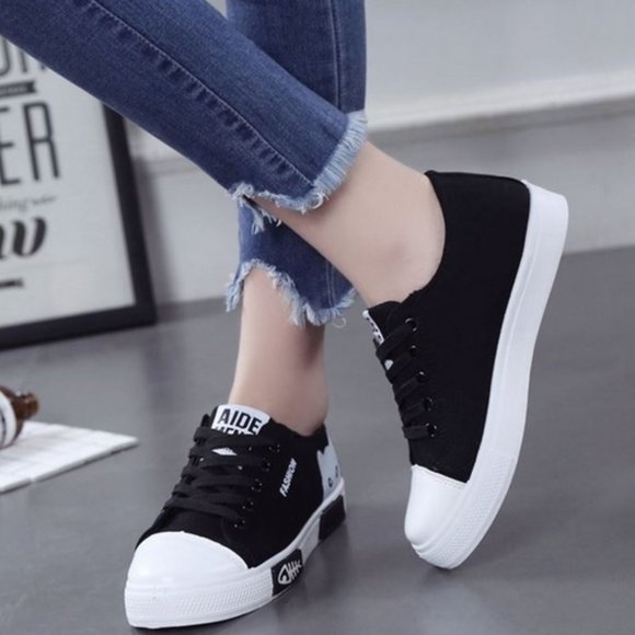 Women Sneakers Flat Cartoon Canvas Lace Up Casual - Picture 4 of 5